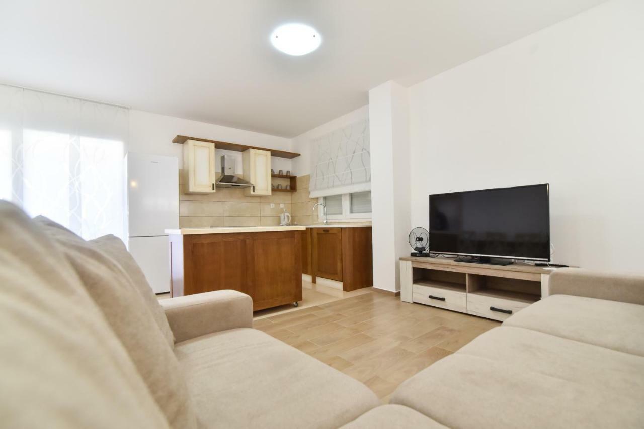 Villa Village Idylle With Heated Pool, Sauna, Jacuzzy And Private Parking Sukosan Exterior photo