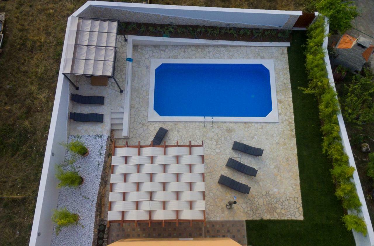 Villa Village Idylle With Heated Pool, Sauna, Jacuzzy And Private Parking Sukosan Exterior photo