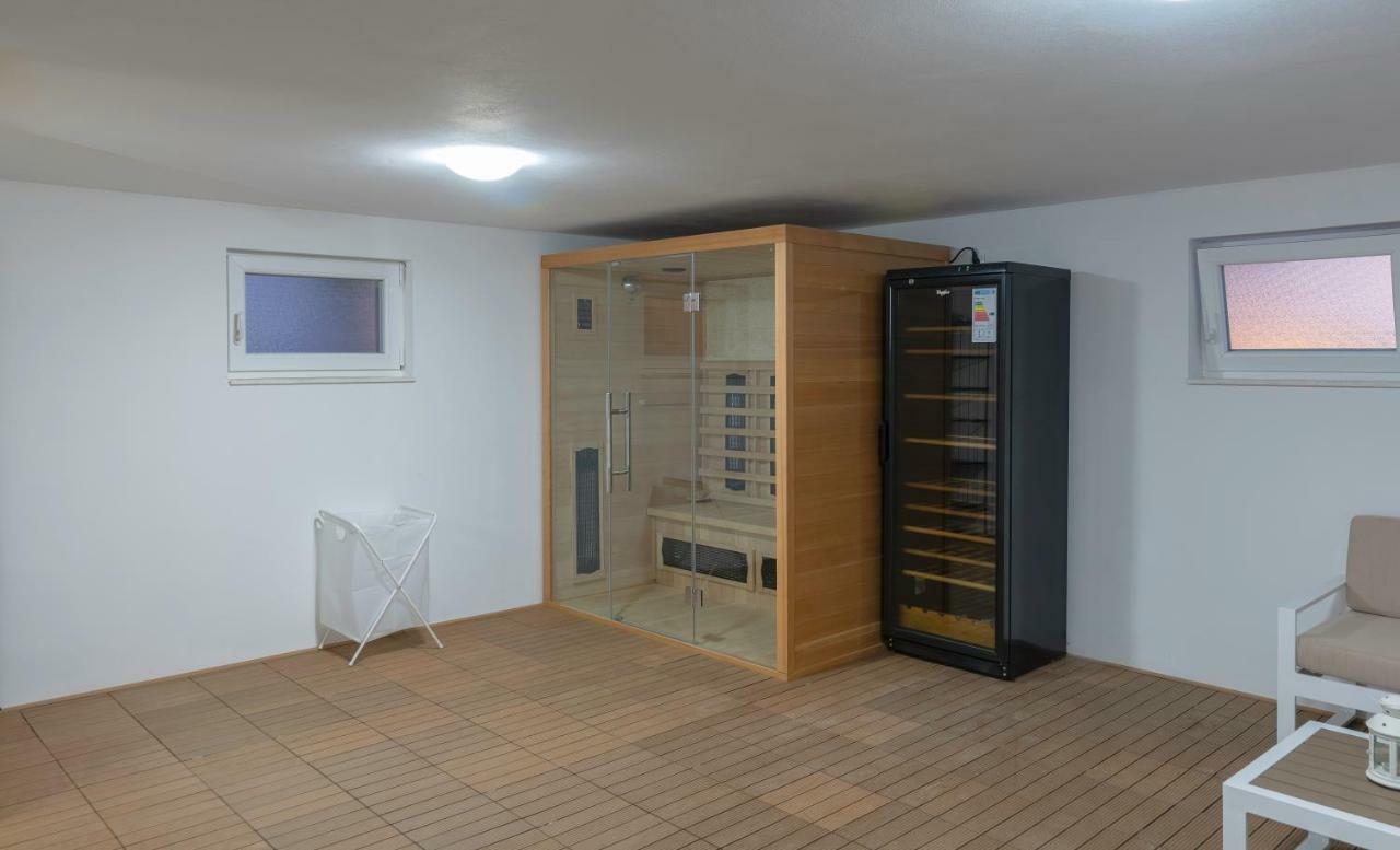 Villa Village Idylle With Heated Pool, Sauna, Jacuzzy And Private Parking Sukosan Exterior photo